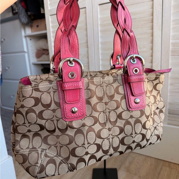 ❌SOLD❌ Coach Brown and Pink Signature Shoulder Bag - Picture 2 of 12